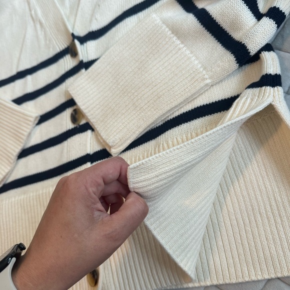 GAP - Picture 3 of 4